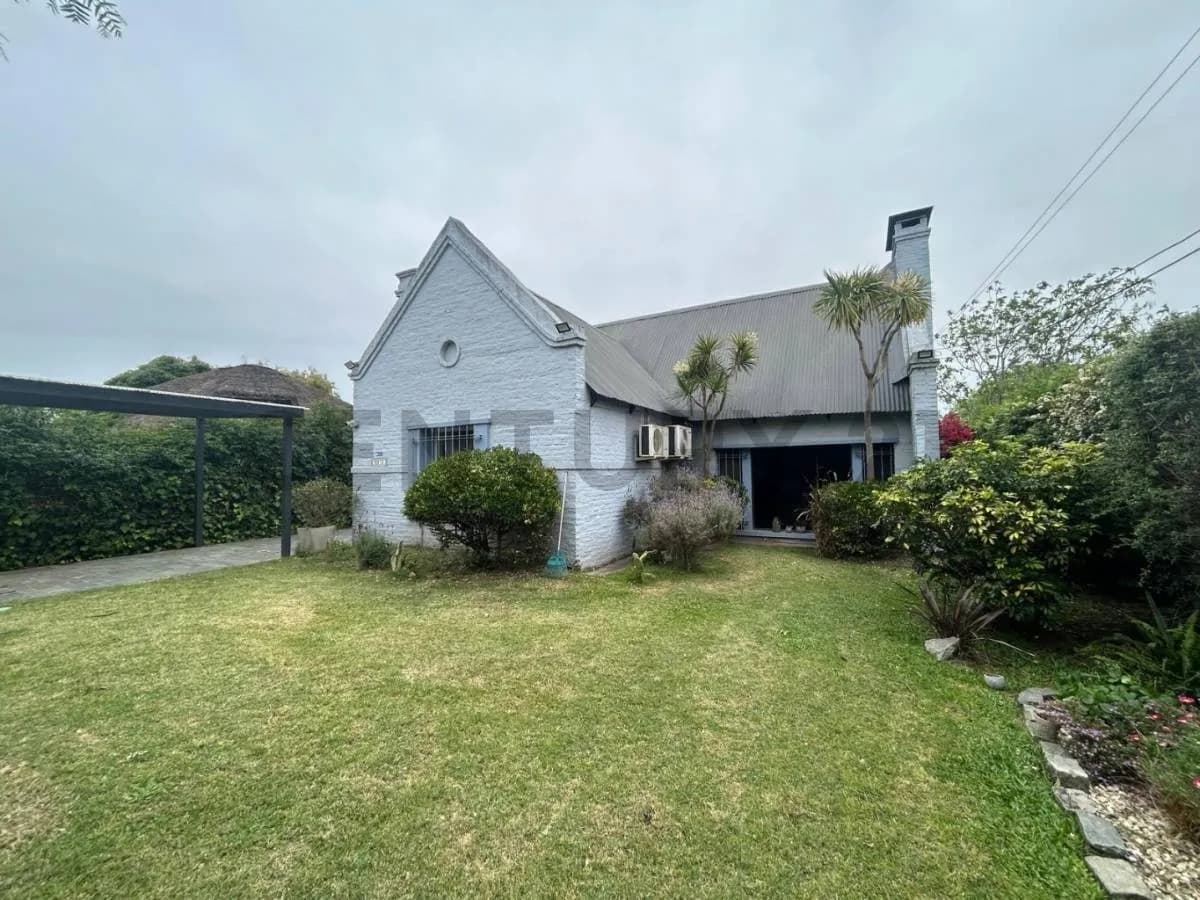 Casa de 4 dormitorios en Alquiler en Lomas de Solymar, Ciudad de la Costa