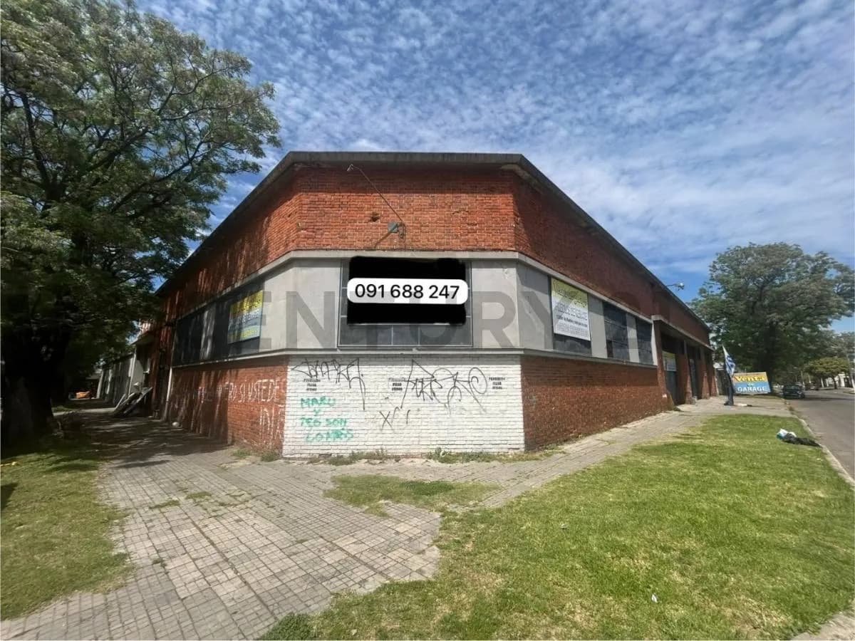 Local Comercial de 1,200m² en Alquiler en Tres Ombúes, Montevideo