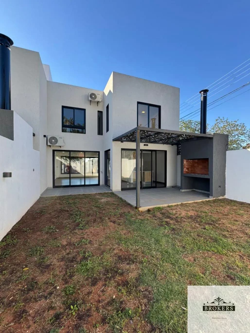 3-Bedroom House for Sale in Laurelty, Luque - Image 2