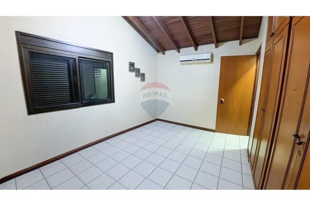 Casa de 5 quartos à Venda no Paraná Country Club, Hernandarias - Image 29