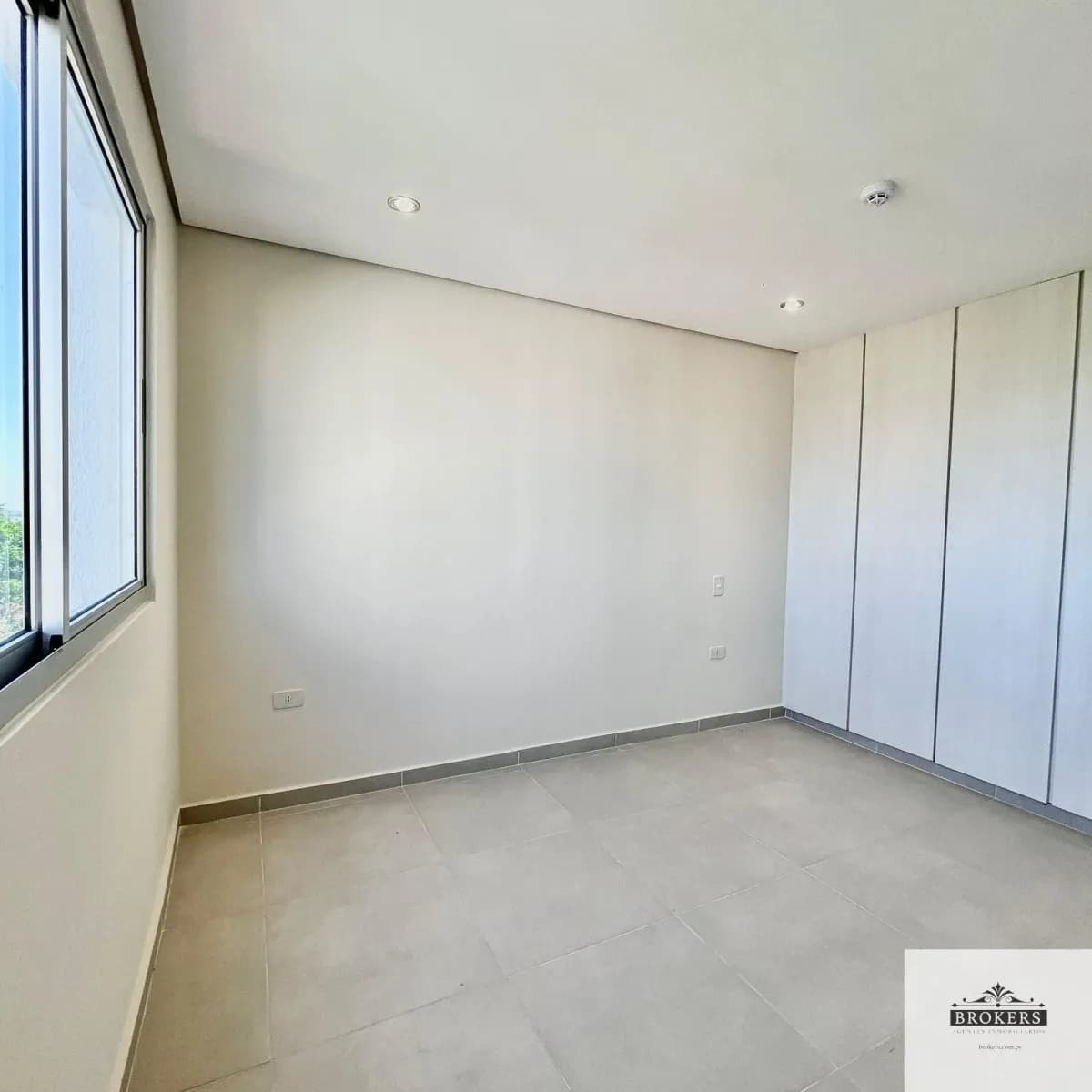 3-Bedroom Apartment for Sale in Jara, Lambaré - Image 10