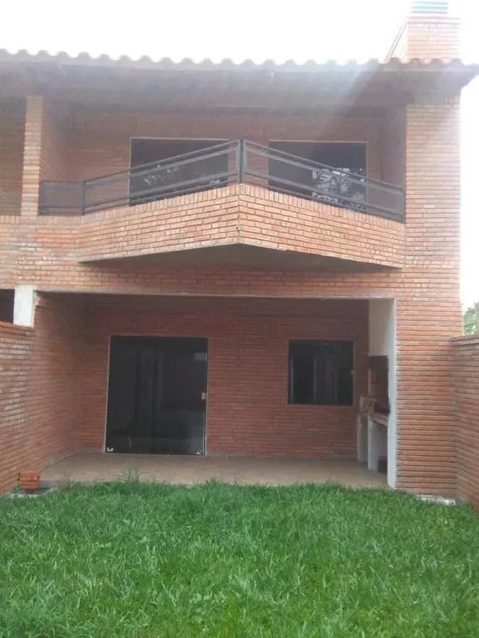 3-Bedroom House for Sale in Fernando de la Mora - Image 10