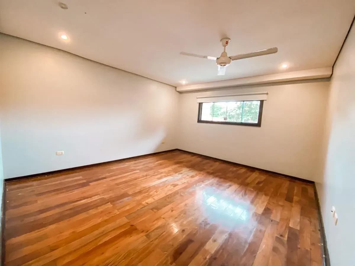 Casa de 4 quartos à Venda em Assunção - Image 16