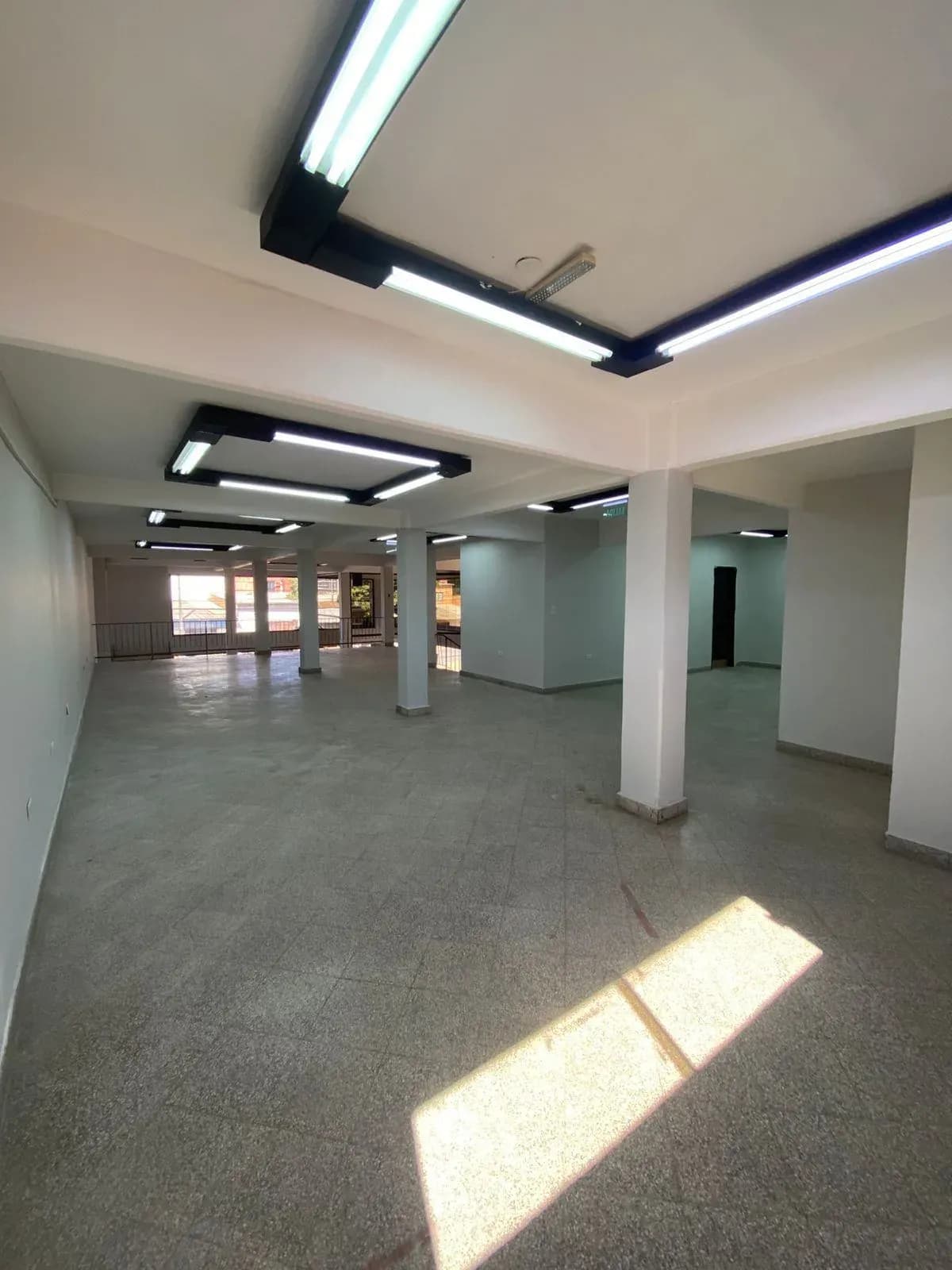 Retail Space of 1,000m² for Rent in Kokué Guasú, Fernando de la Mora - Image 3