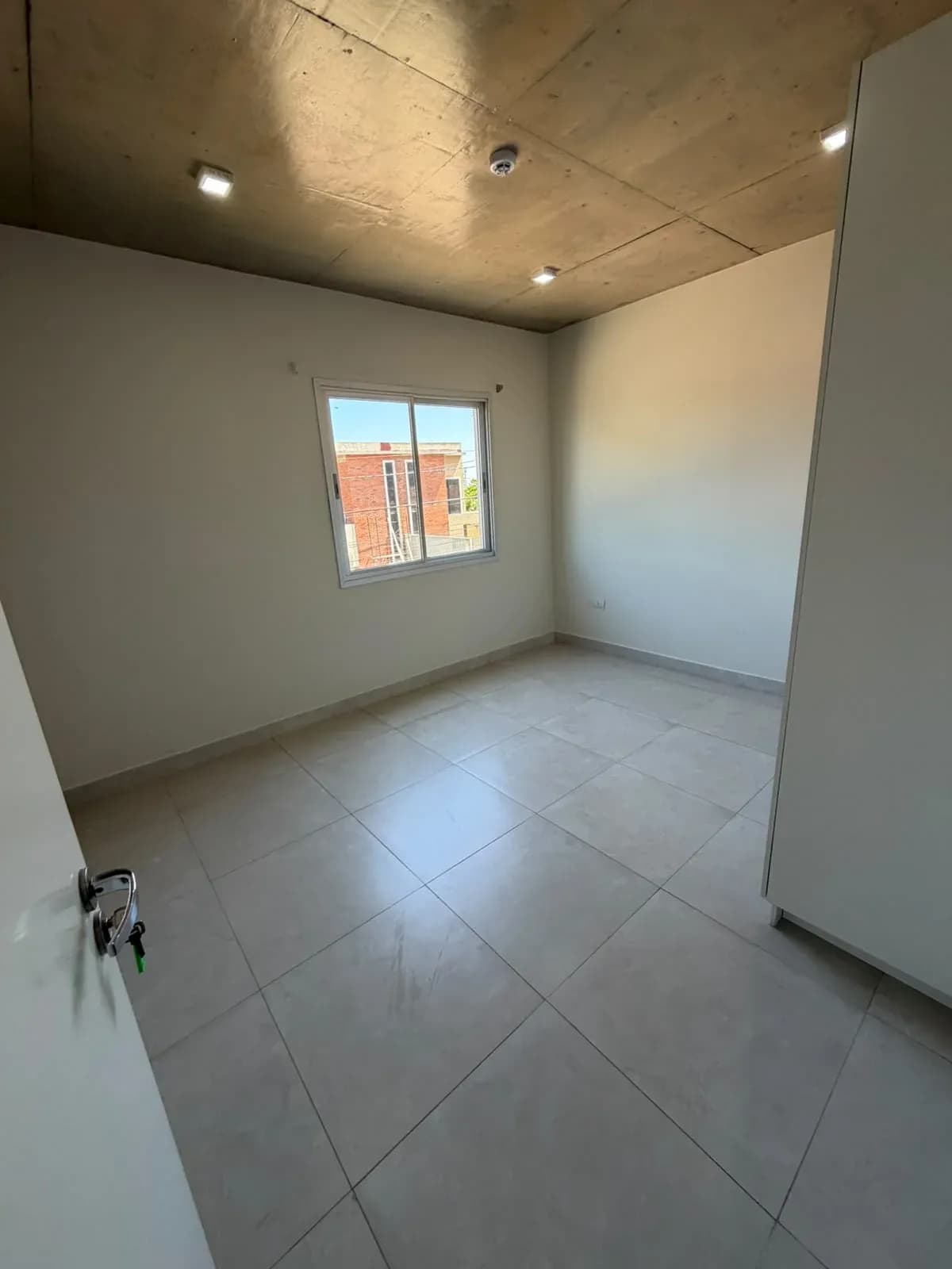 Departamento de 2 dormitorios en edificio Marlin, 74m², en Venta en Cuarto Barrio, Luque - Image 7