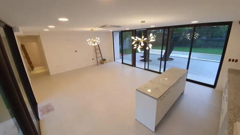 2-Bedroom House for Sale in San Bernardino - Image 5
