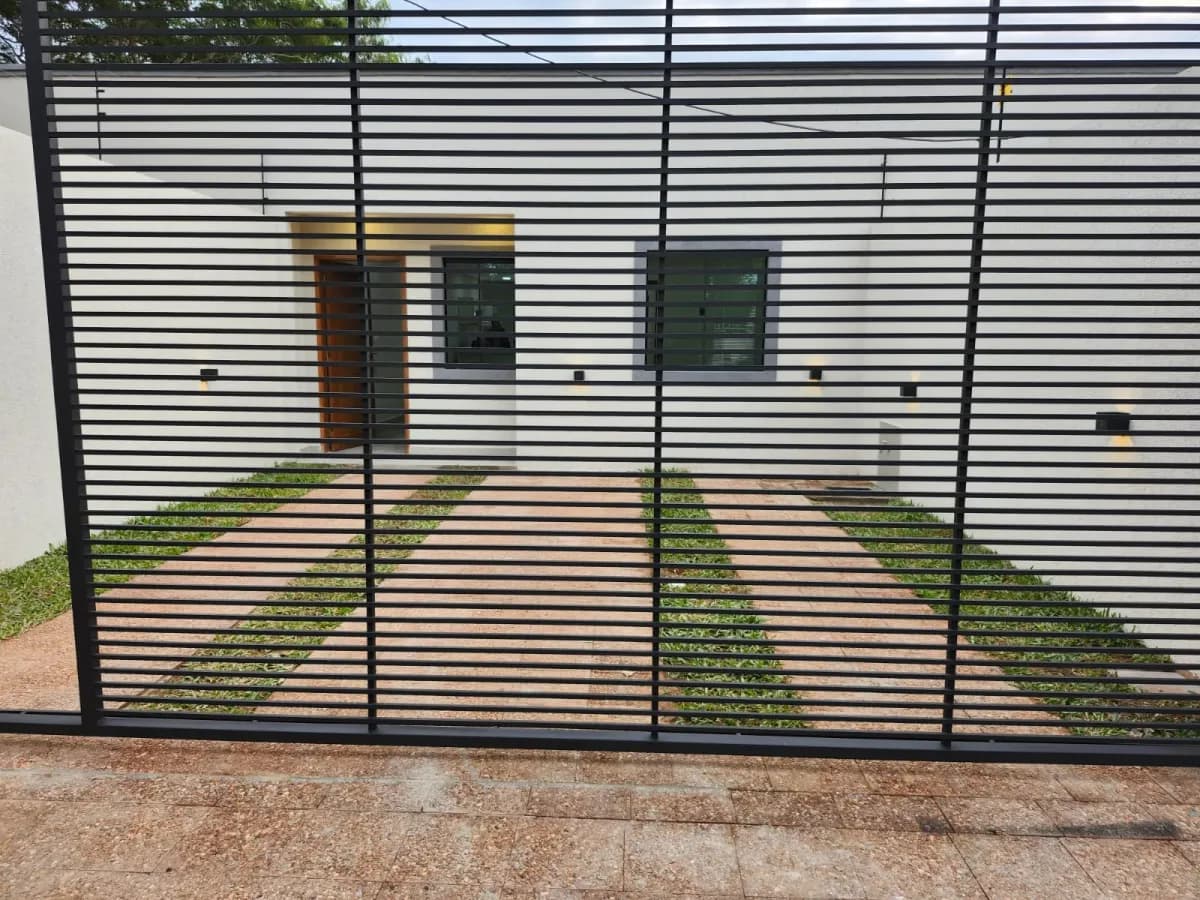2-Bedroom House for Rent in Laurelty, Luque - Image 9