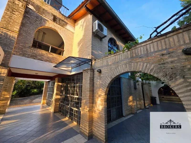 4-Bedroom House for Rent in Ypacaraí - Image 4