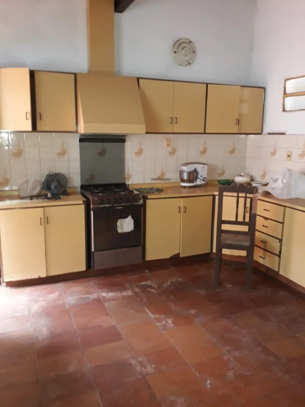 6-Bedroom House for Sale in Capiatá - Image 11