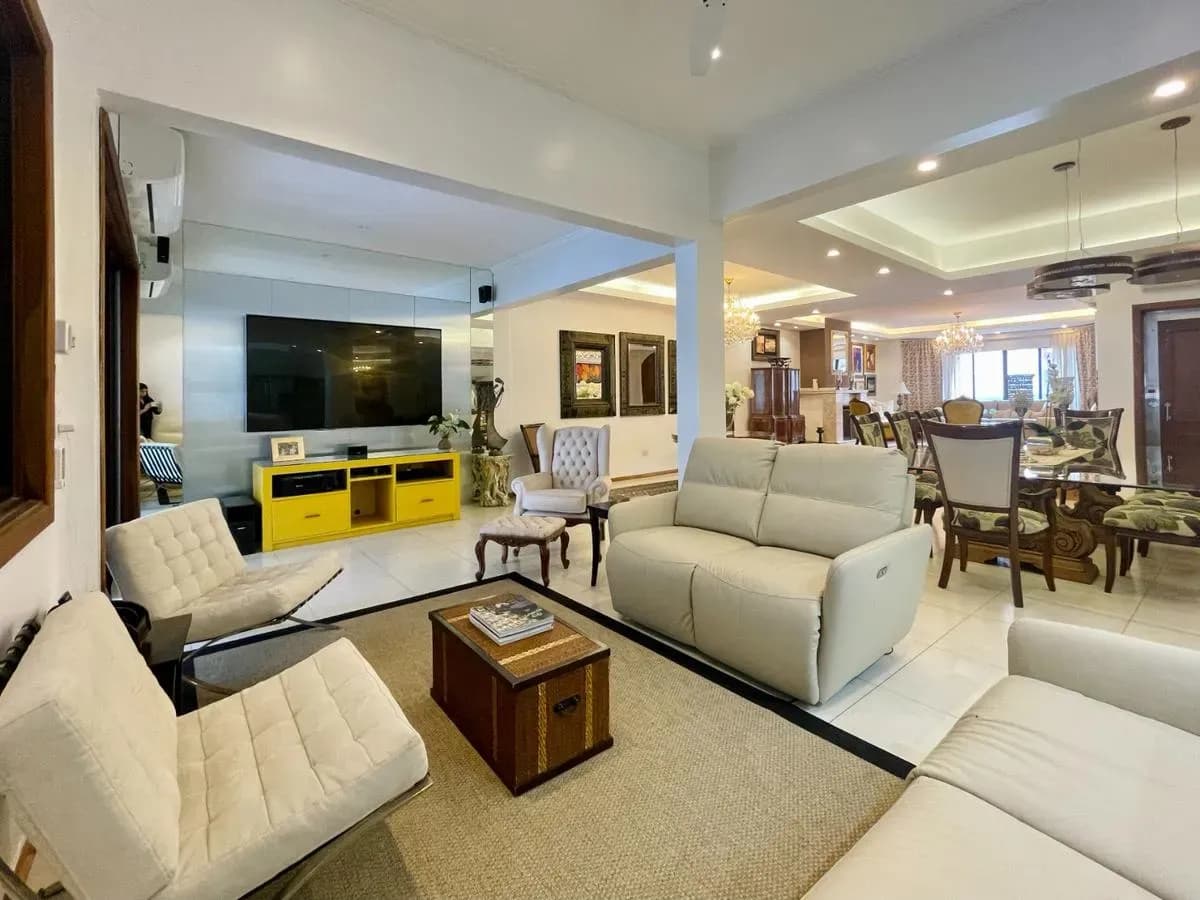4-Bedroom House for Sale in Recoleta, Asunción - Image 12