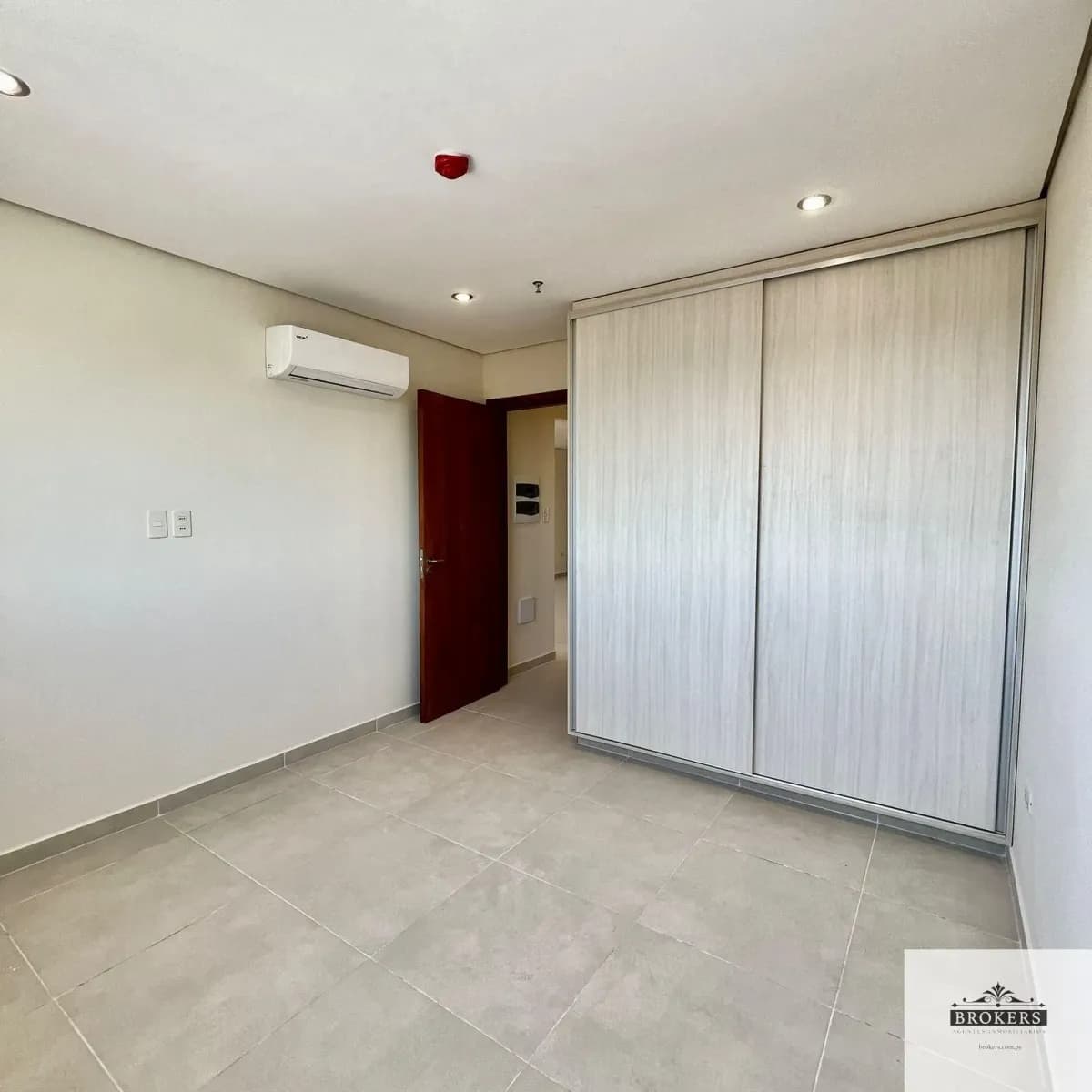 2-Bedroom Apartment for Rent in Mariscal López, Lambaré - Image 11
