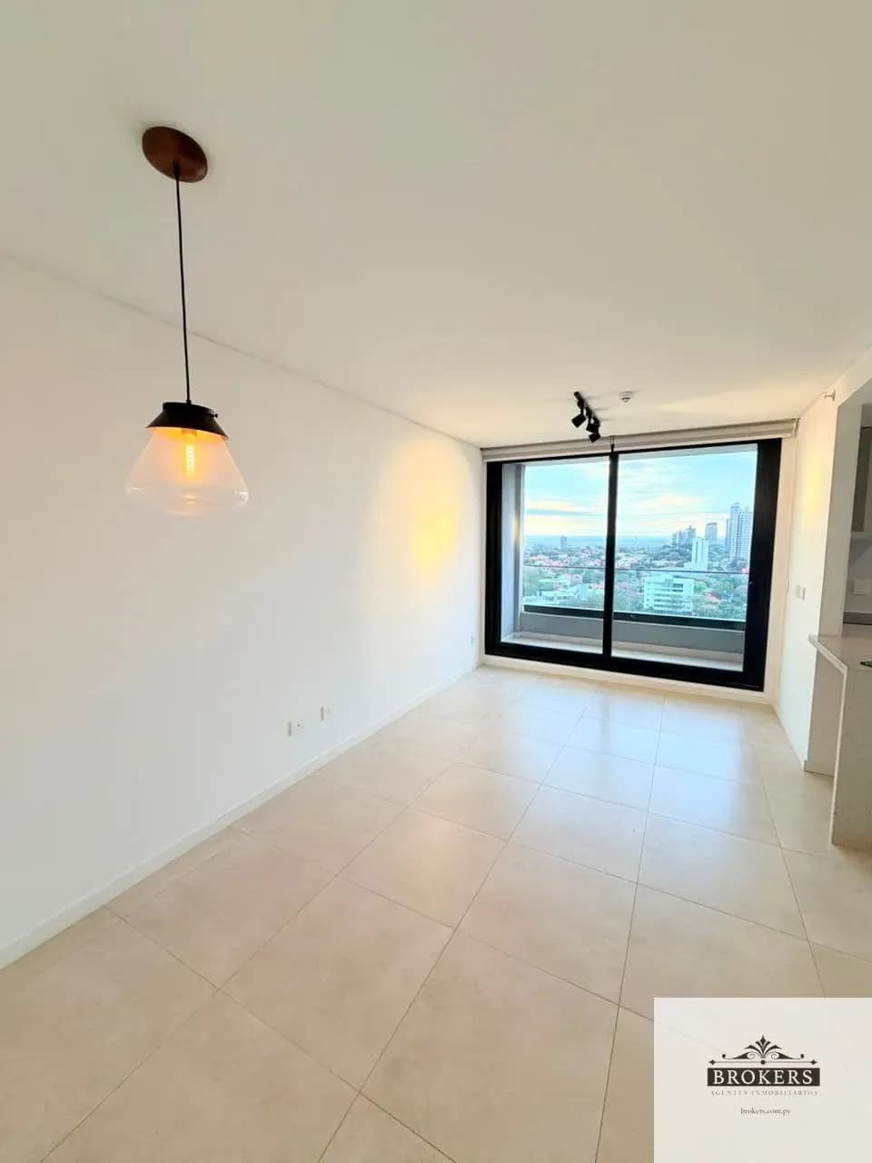 Departamento de 2 dormitorios en Alquiler en Madame Lynch, Asunción - Image 3