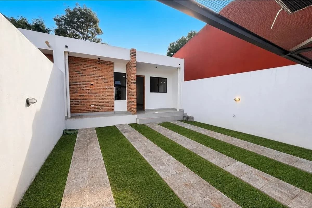 2-Bedroom House, 4m², for Sale in Marín Ka´aguy, Luque