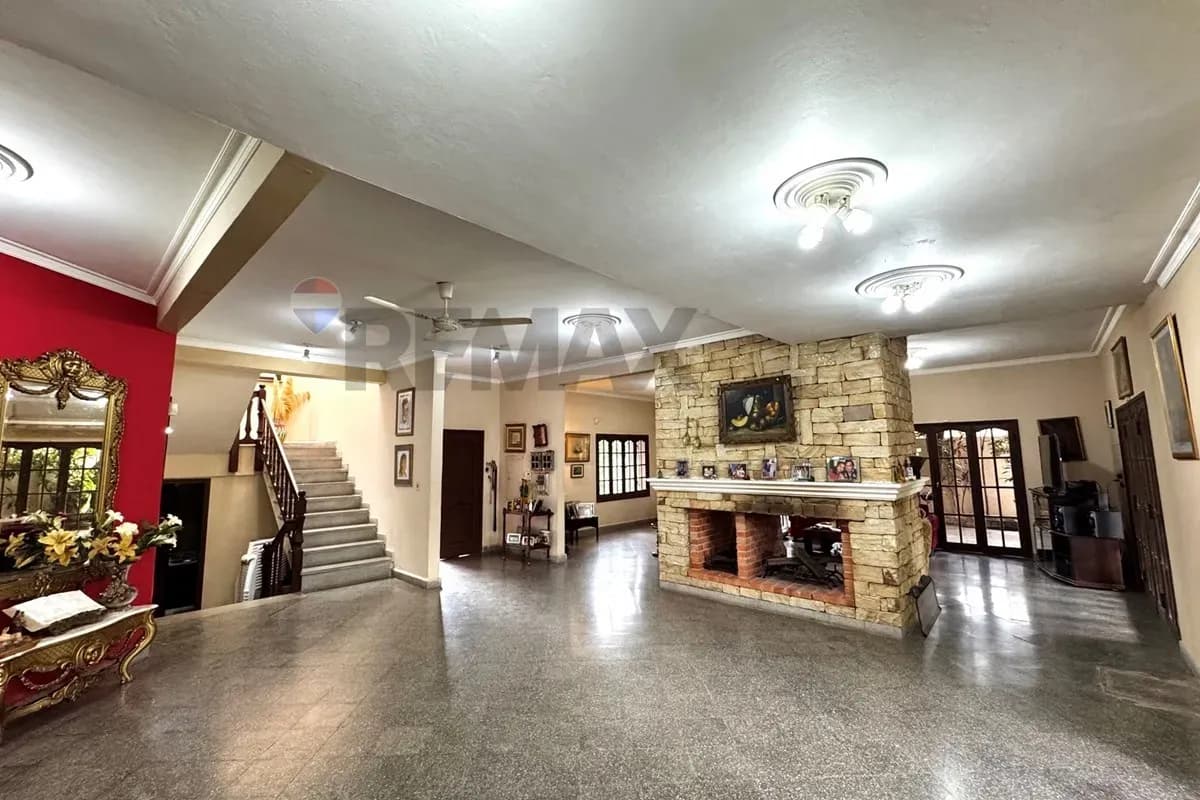 6-Bedroom House for Sale in Historic Center, San Bernardino - Image 2