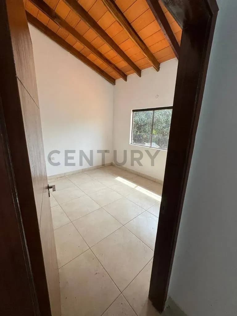 4-Bedroom House for Sale in Capiatá - Image 13