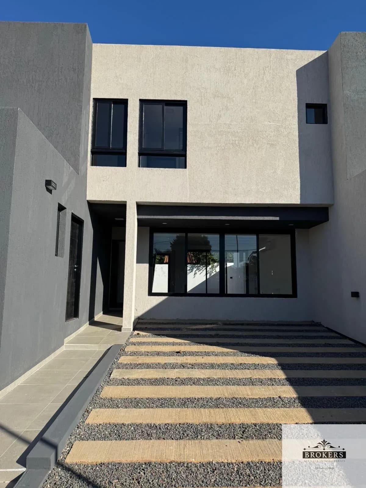 3-Bedroom House for Sale in Laurelty, Luque - Image 3