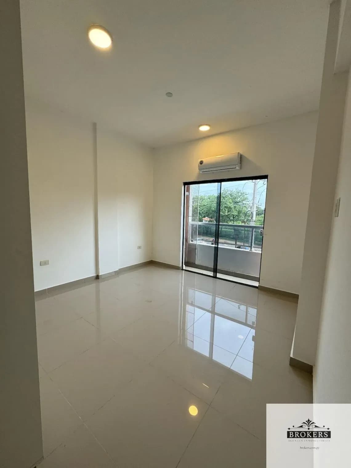 2-Bedroom Apartment for Rent in Laguna Grande, Fernando de la Mora - Image 8