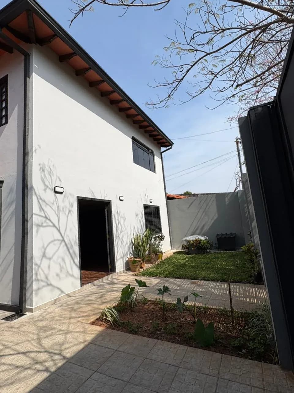 Casa de 4 quartos, 305m², à Venda em De la Residenta, Assunção - Image 5