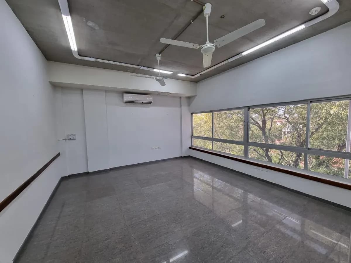 Office of 336m² for Rent in San Cristobal, Asunción - Image 13