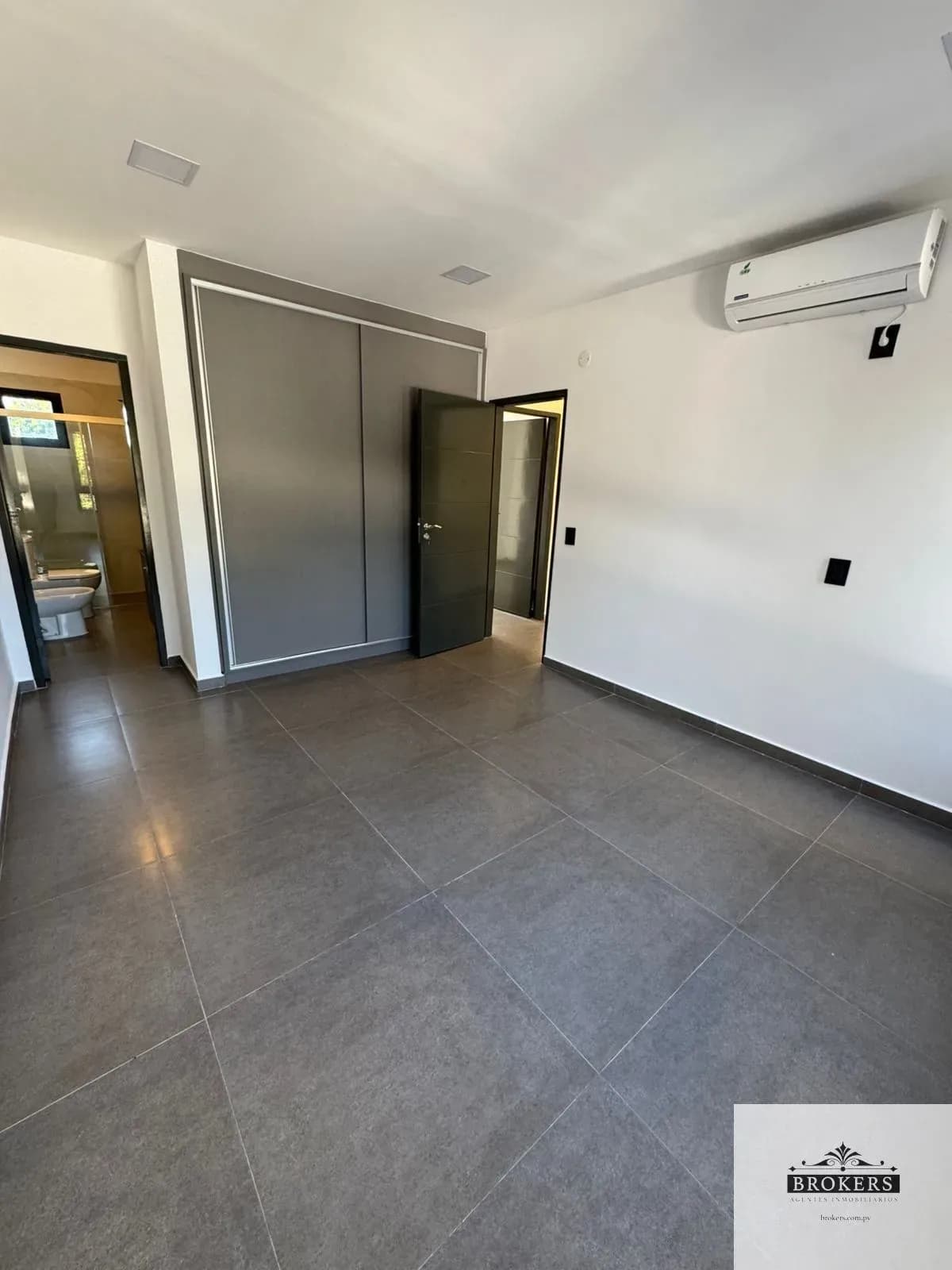 3-Bedroom House for Sale in Laurelty, Luque - Image 17