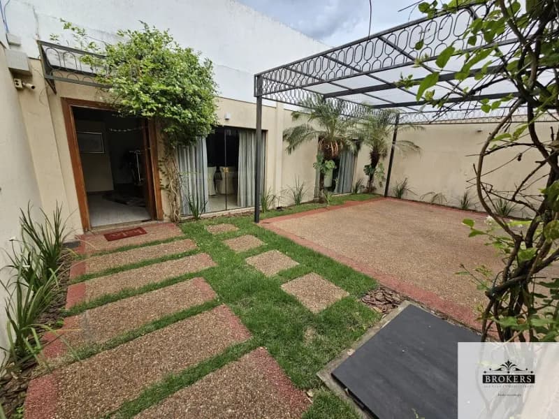 Casa de 3 dormitorios en Alquiler en Recoleta, Asunción - Image 2