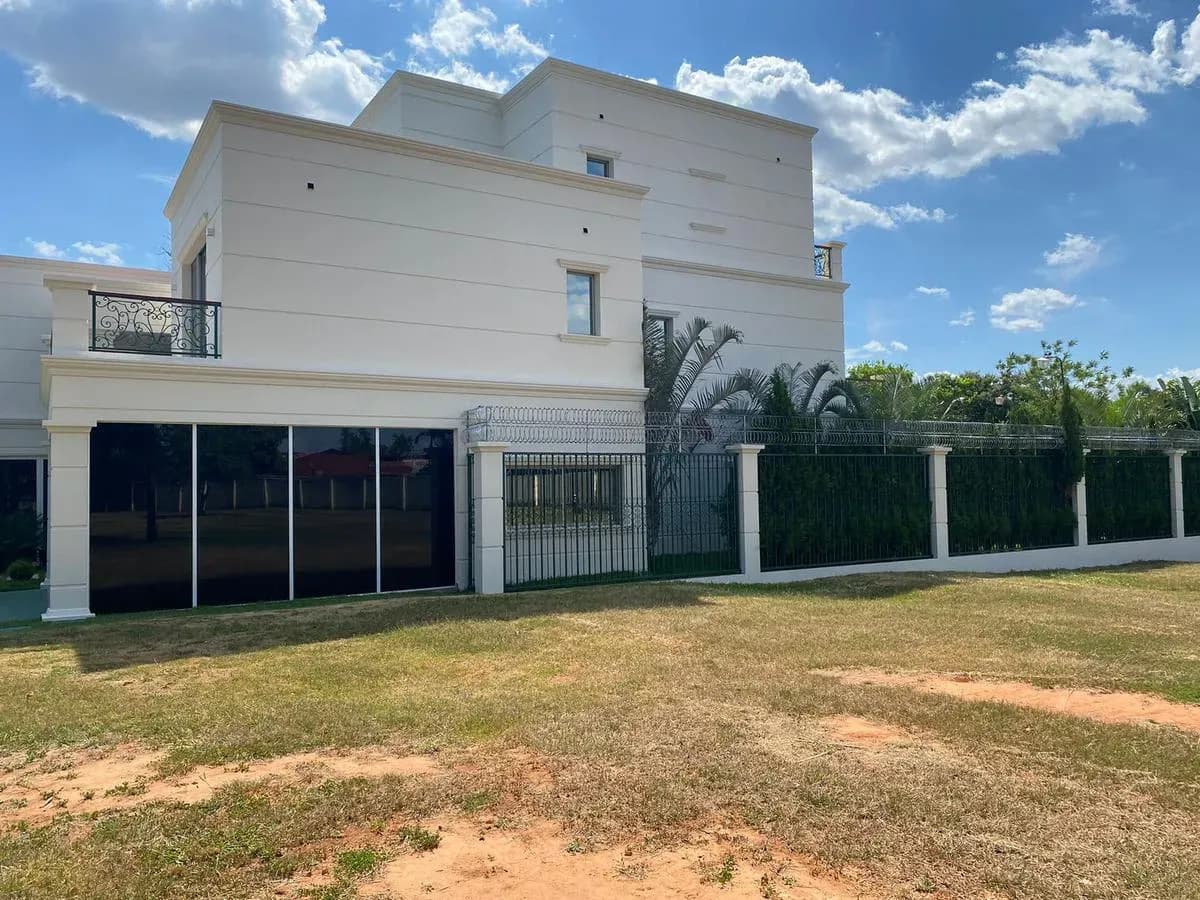 4-Bedroom House for Sale in Zárate Isla, Luque - Image 6