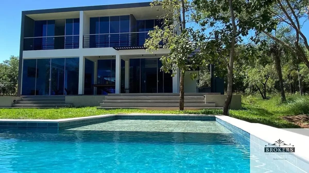 3-Bedroom House for Sale in San Bernardino - Image 2