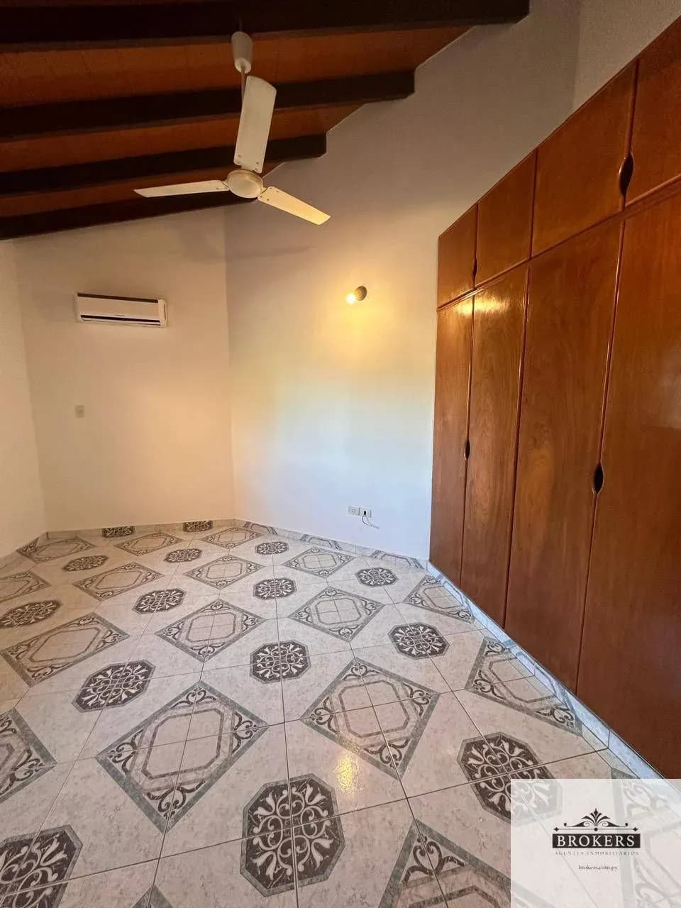 Local Comercial de 360m² en Alquiler en Villa Virginia, Lambaré - Image 17
