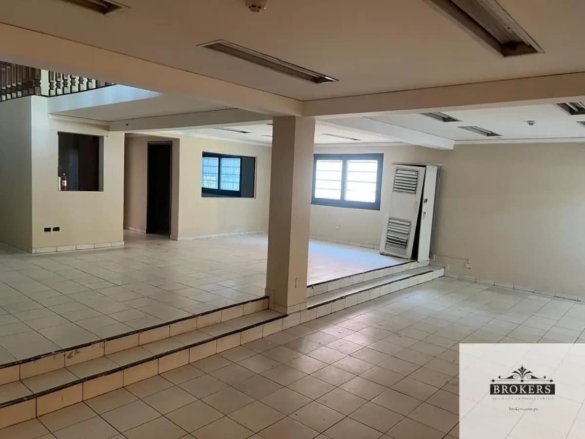 Oficina de 338m² en Alquiler en Villa Morra, Asunción