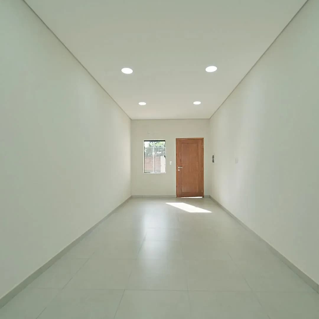 2-Bedroom House for Sale in Laurelty, Luque - Image 4