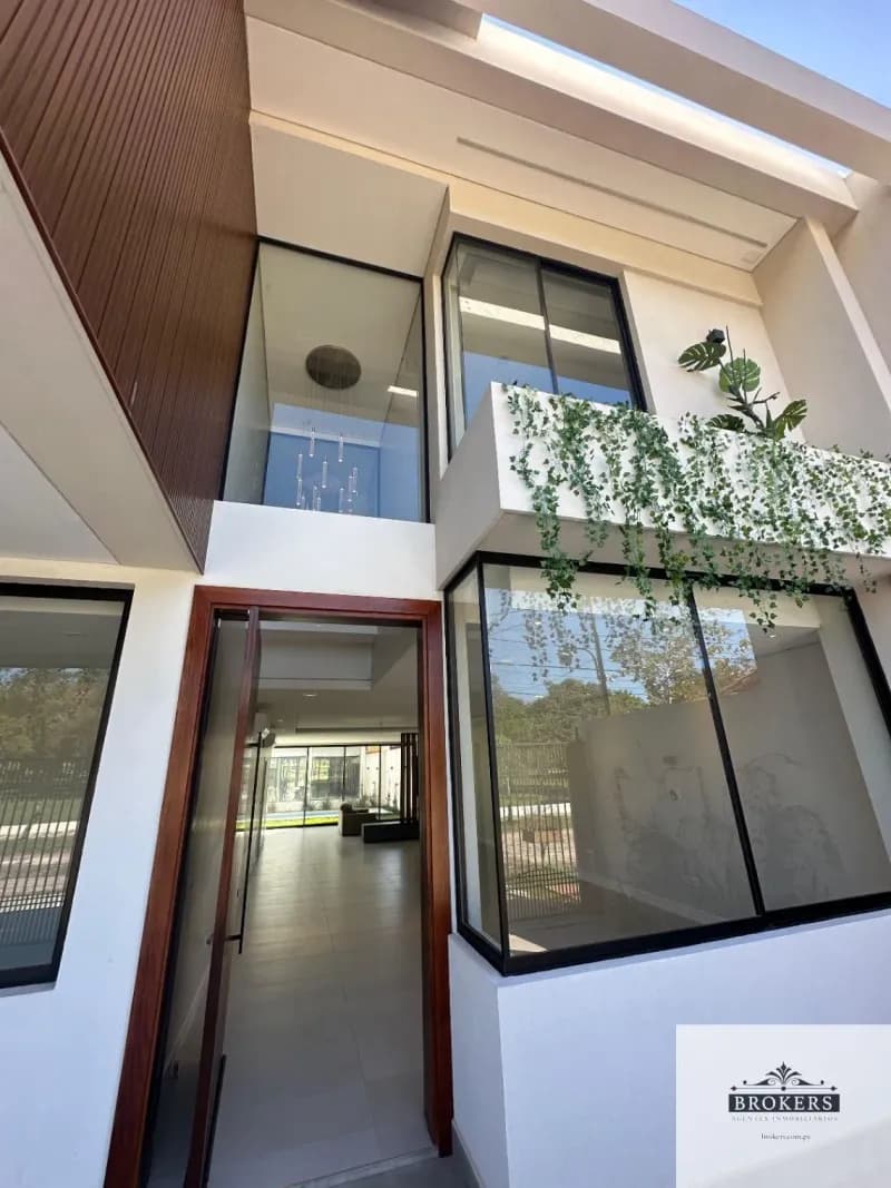 Casa de 4 dormitorios en Venta en San Jorge, Asunción - Image 5