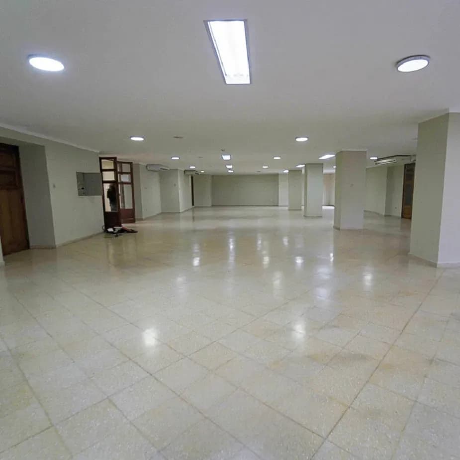 Office of 476m² for Rent in La Catedral, Lambaré - Image 2