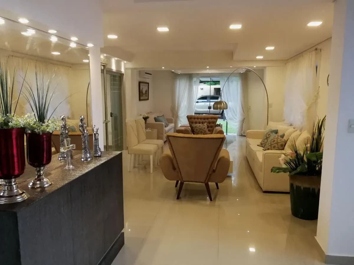 5-Bedroom House for Sale in Mburicaó, Lambaré - Image 8