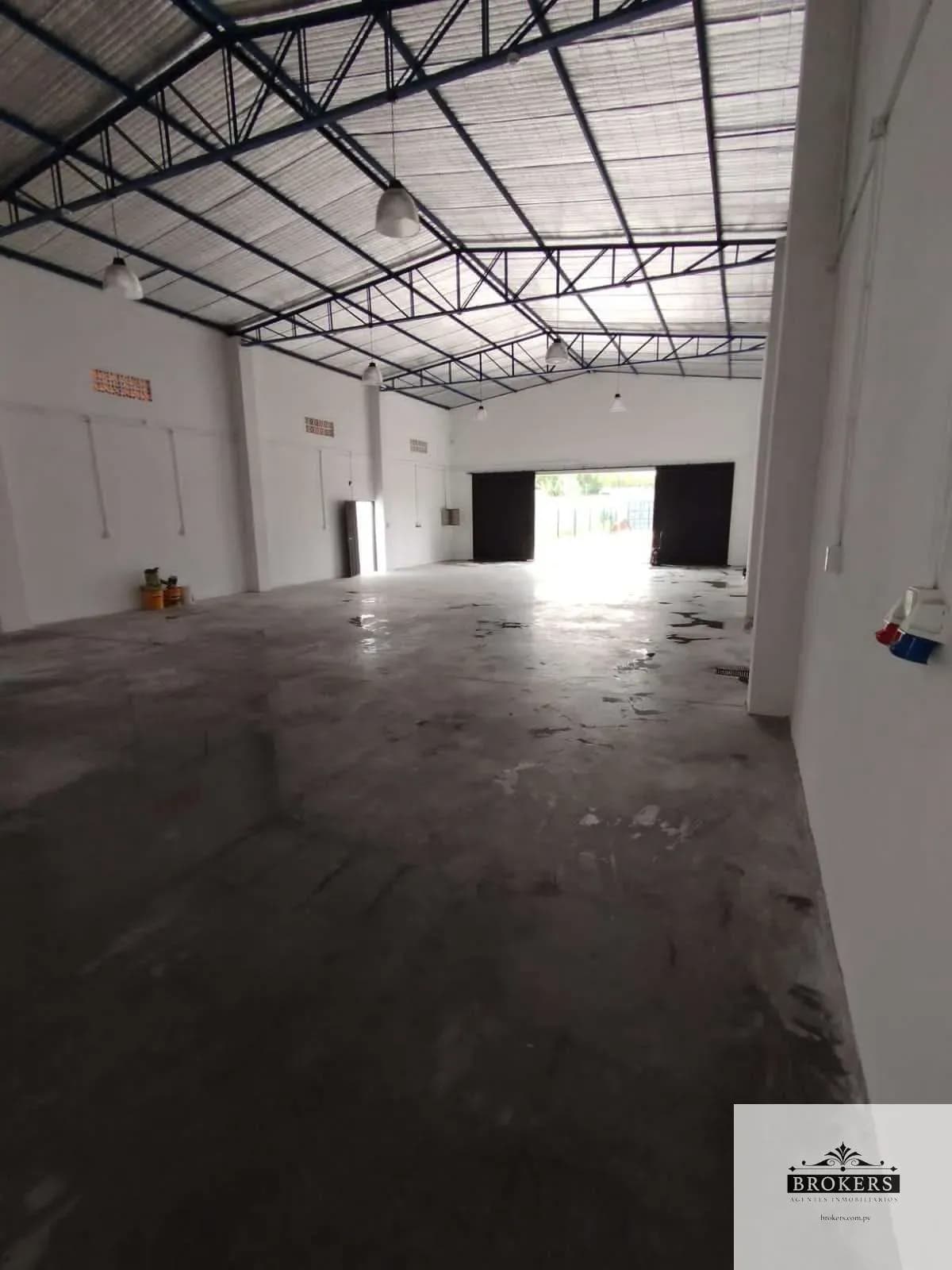 Commercial Space of 408.68m² for Rent in Segundo Barrio, Luque - Image 6