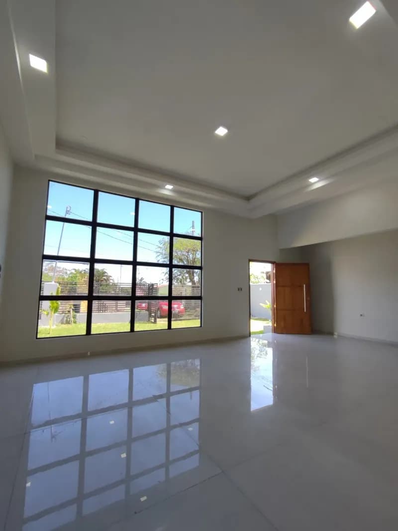 Casa de 3 dormitorios en Venta en Arecayá, Mariano Roque Alonso - Image 2