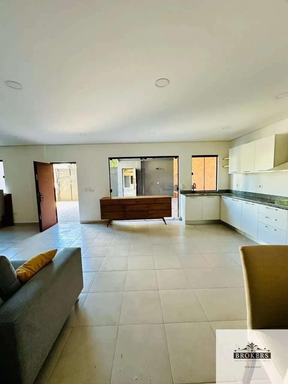 Casa de 3 dormitorios en Alquiler en Mburucuyá, Asunción - Image 6