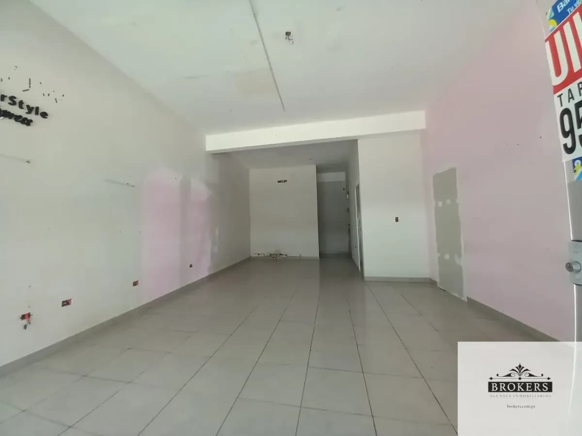 Retail Space of 50m² for Rent in Fernando de la Mora - Image 4
