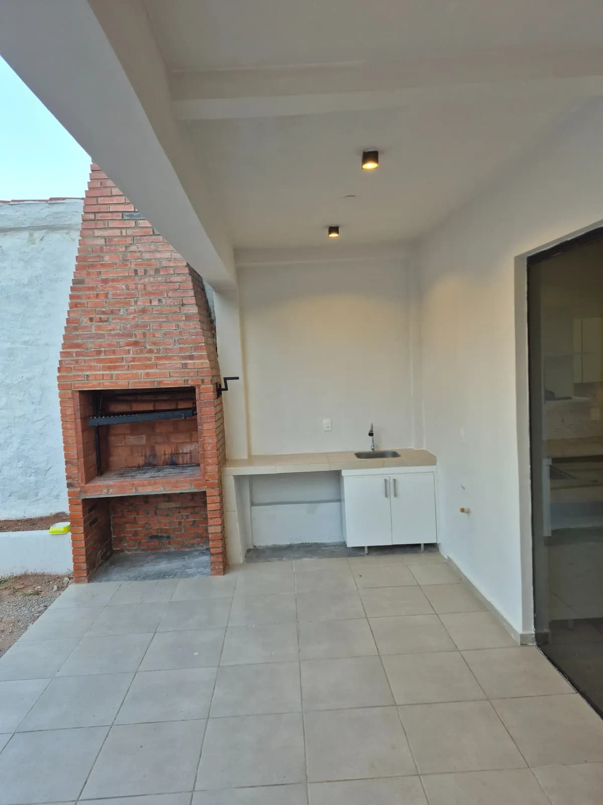 Casa de 3 quartos, 130m², à Venda em Gloria María, Villa Elisa - Image 4