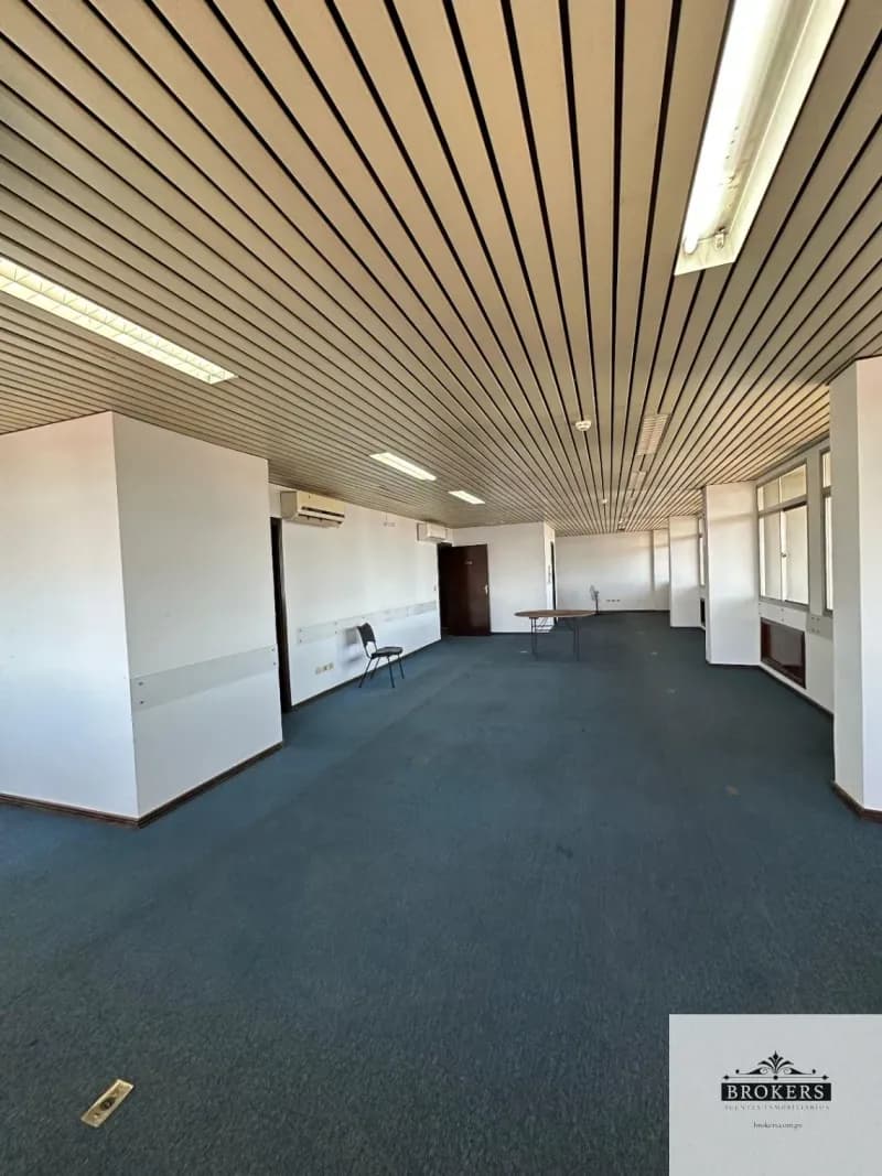 Office of 140m² for Rent in La Catedral, Lambaré - Image 2