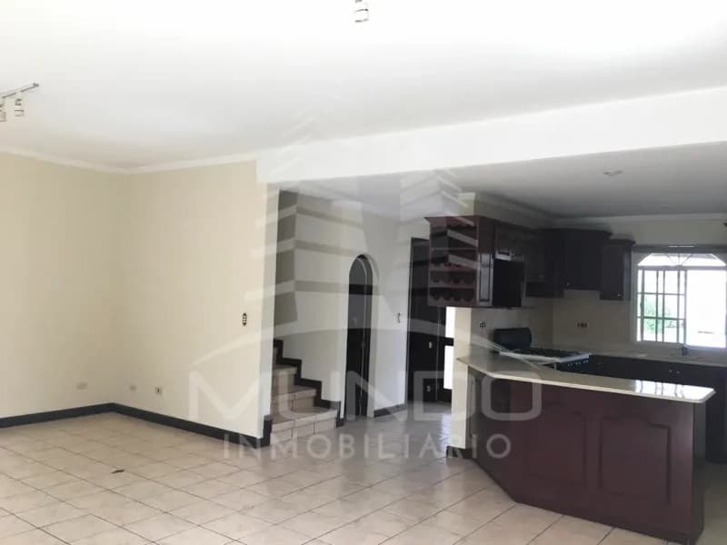 Casa de 3 dormitorios, 183m², en Alquiler en Zona 7, Don Justo - Image 3