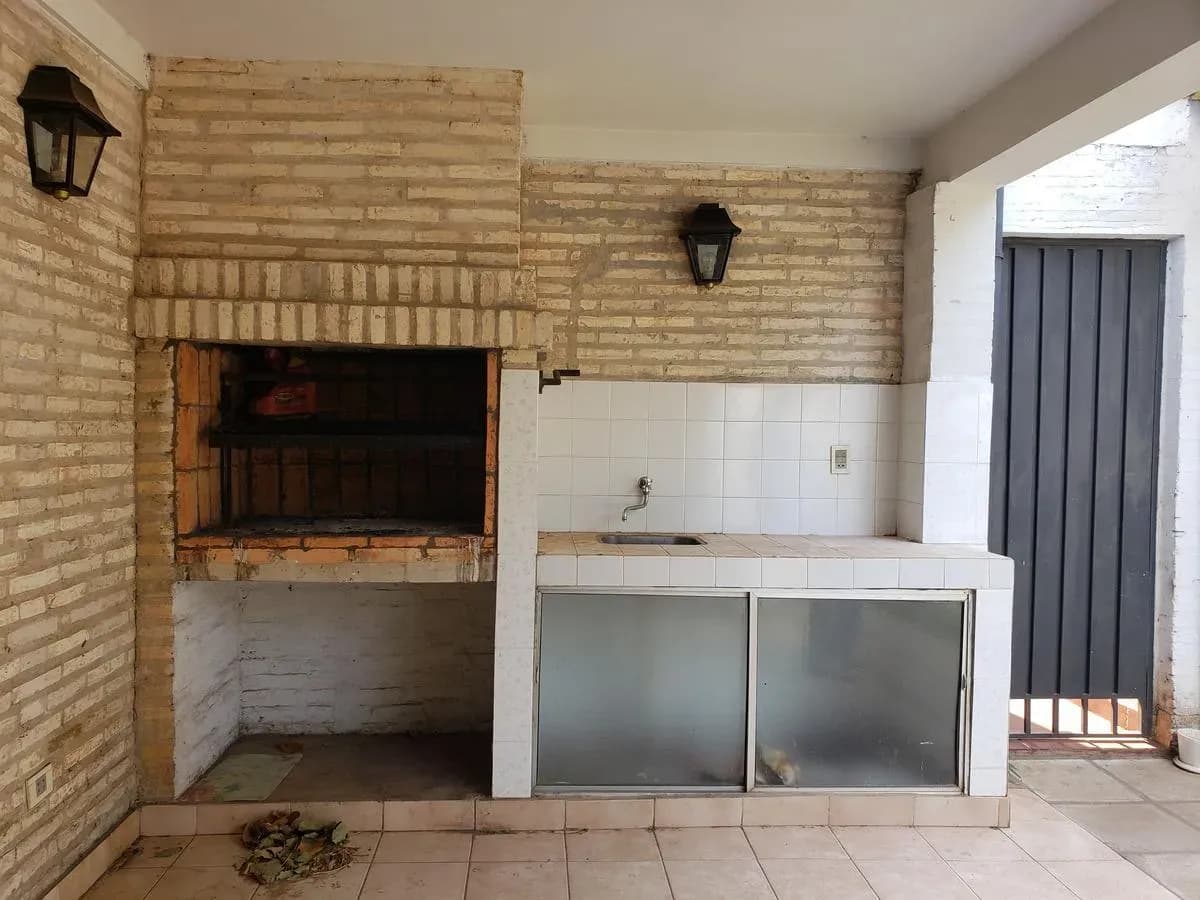 Casa de 4 dormitorios en Venta en Domingo Savio, Fernando de la Mora - Image 13