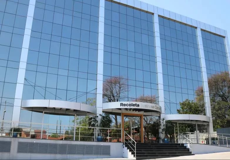 Oficina de 166m² en Alquiler en Villa Morra, Asunción - Image 3