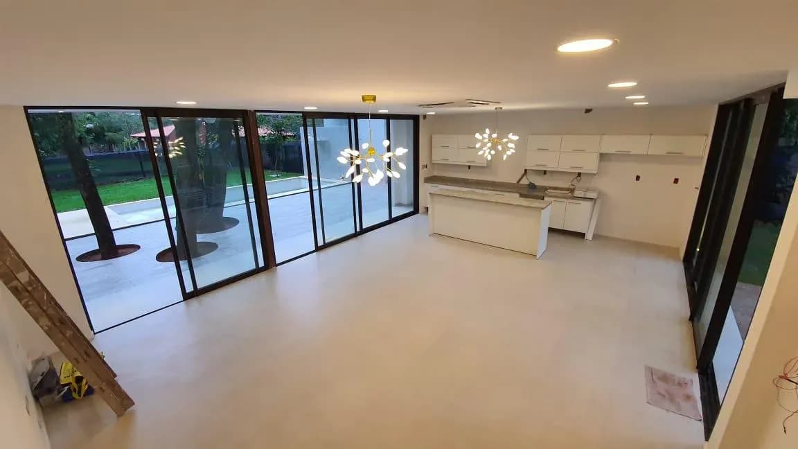2-Bedroom House for Sale in San Bernardino - Image 4