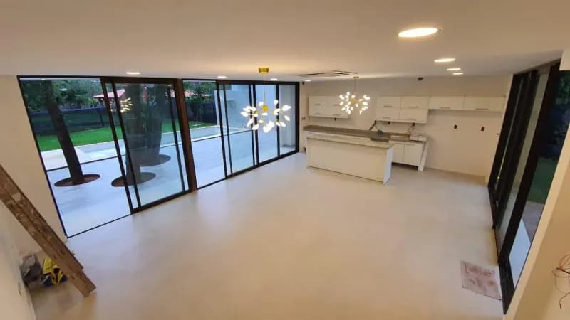 2-Bedroom House for Sale in San Bernardino - Image 4