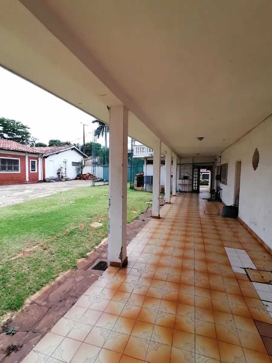 10-Bedroom House for Sale in San Vicente, Lambaré - Image 11