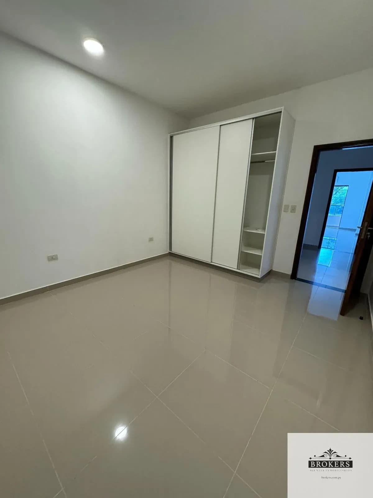 2-Bedroom Apartment for Rent in Laguna Grande, Fernando de la Mora - Image 9