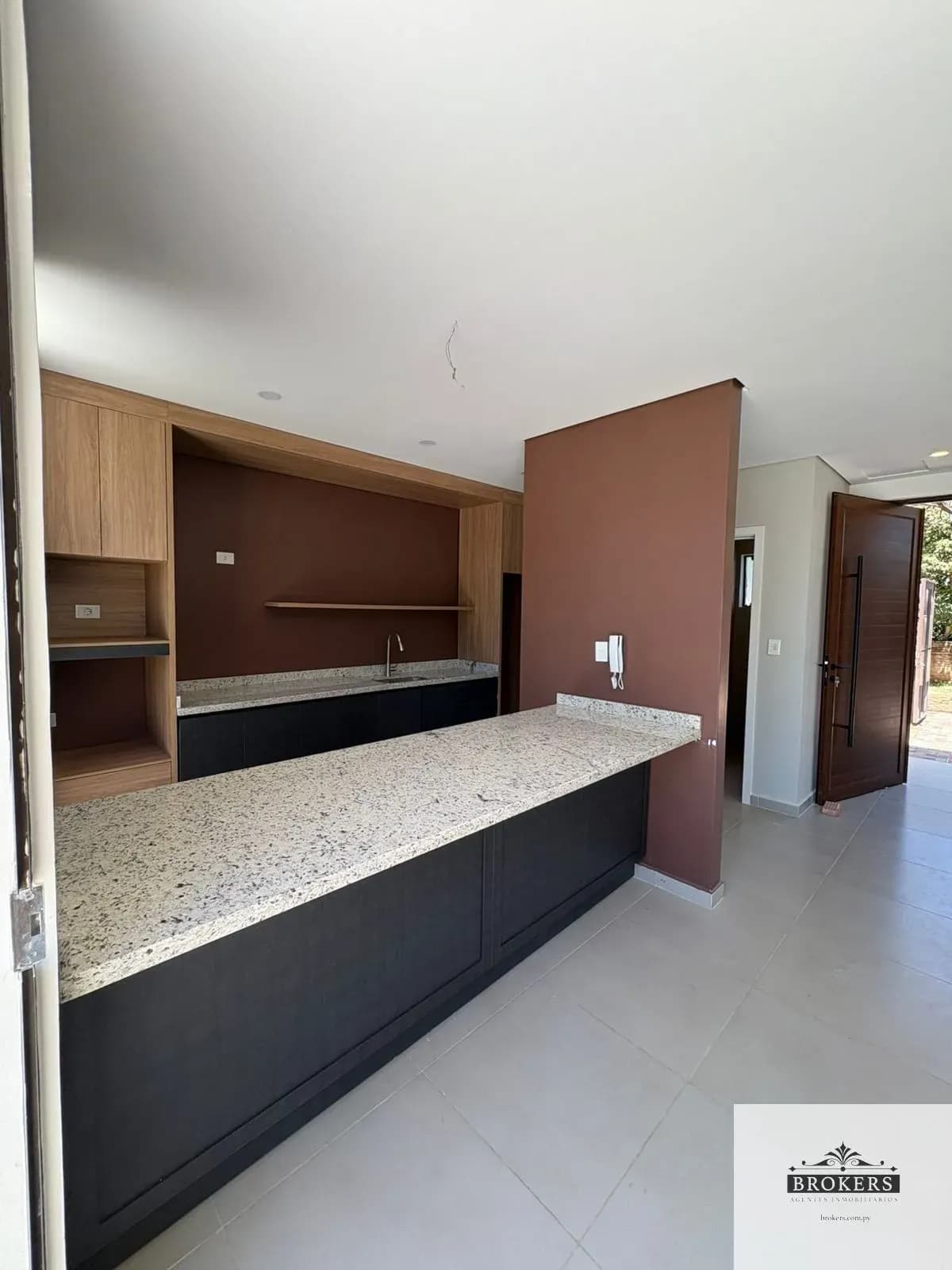 3-Bedroom House for Sale in Primer Barrio, Luque - Image 6