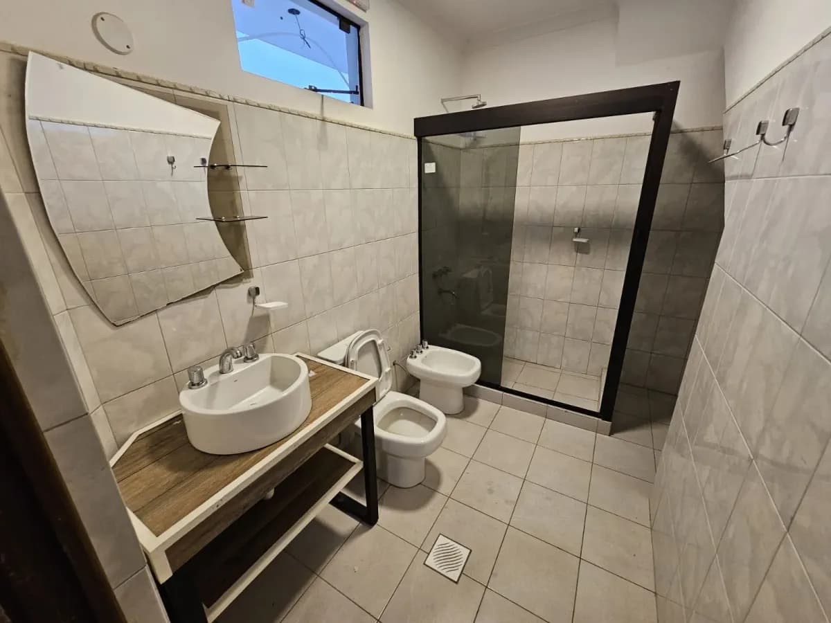 Escritório de 413m² à Venda em Doctor Francia, Lambaré - Image 13