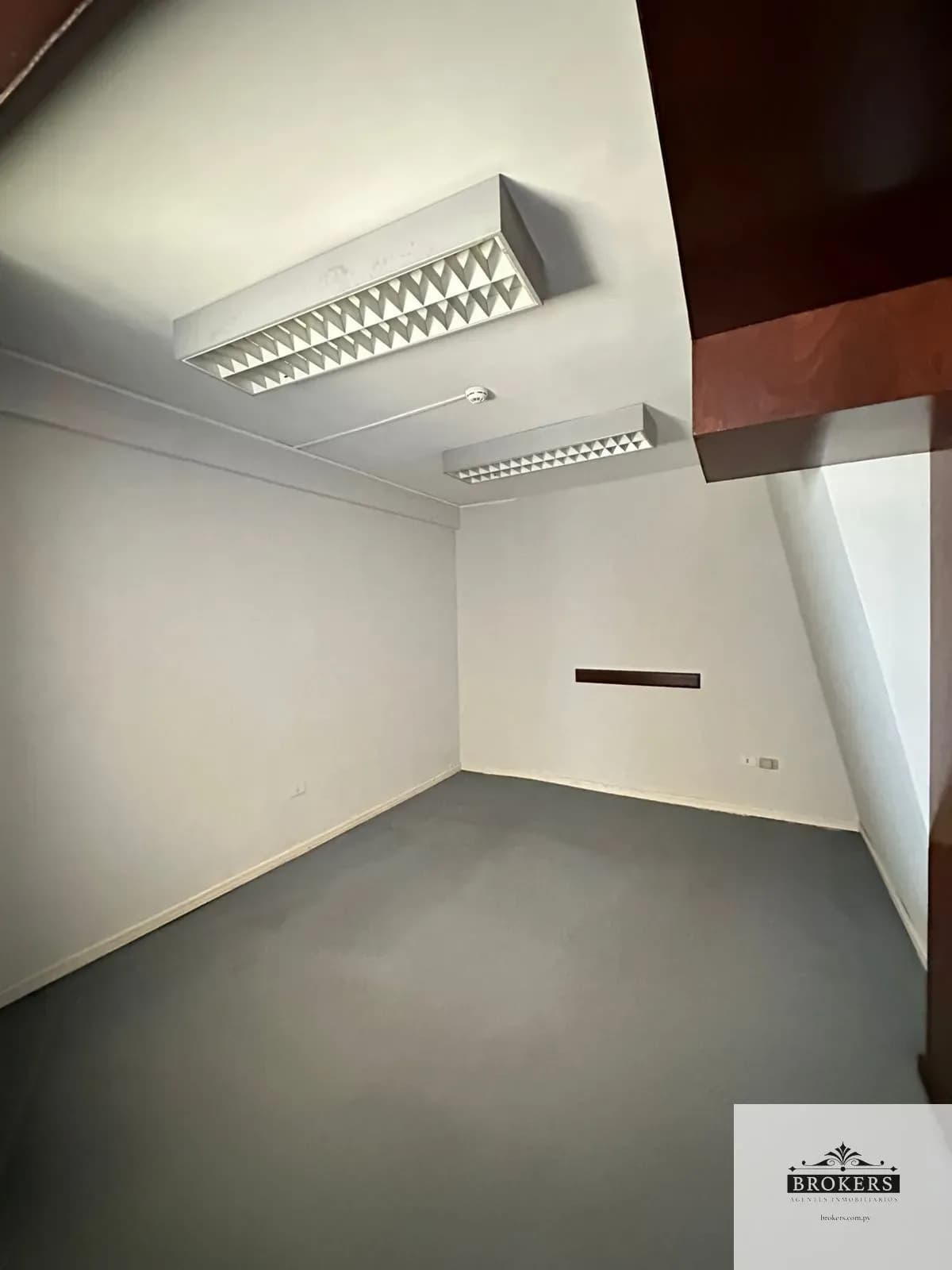 Office of 140m² for Rent in La Catedral, Lambaré - Image 12