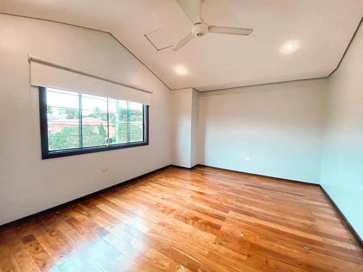 Casa de 4 quartos à Venda em Assunção